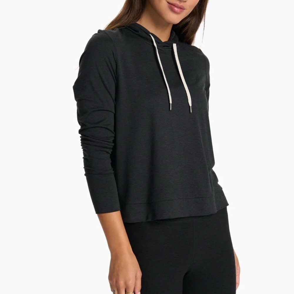 Vuori halo woman’s hoodie. Size Small